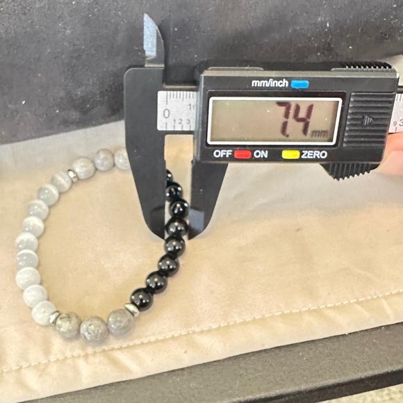 White Cats Eye, Black Onyx & Picasso Jasper stretchy beaded bracelet. 7-8mm - Picture 14 of 16